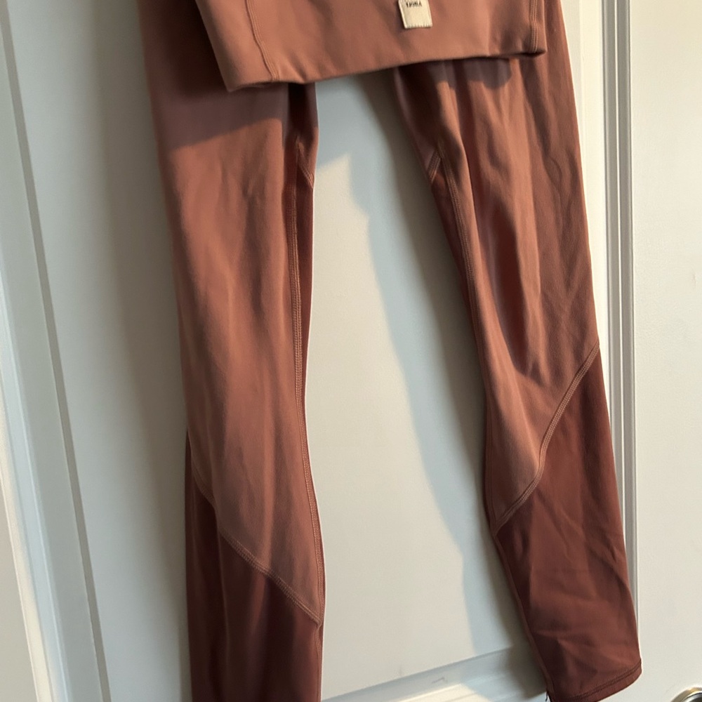 Vuori Women's Leggings in Rust Brown
